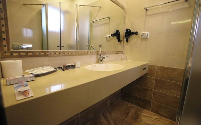 Shepherd Plaza Hotel