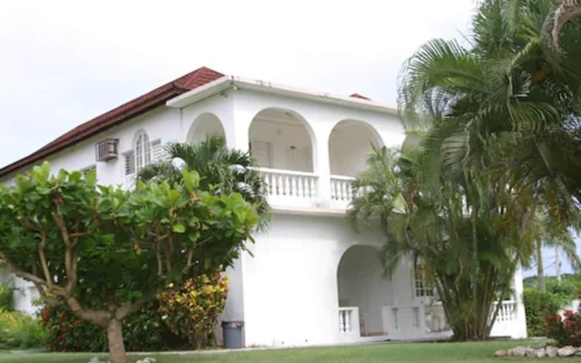 Executive Mamme Bay Hotel and Conference