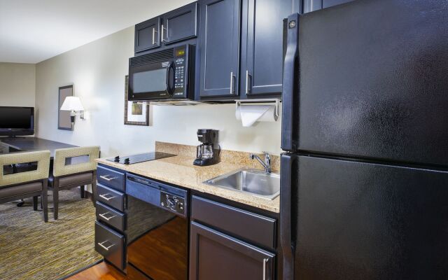 Candlewood Suites Indianapolis Airport by IHG