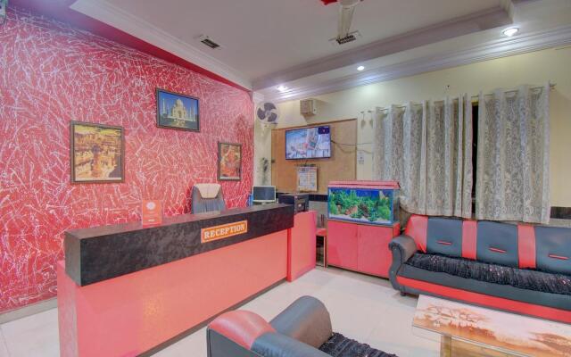 OYO 19830 Hotel Lucky Star