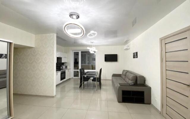 Lux 3-Bedroom Apartment in Most City Area