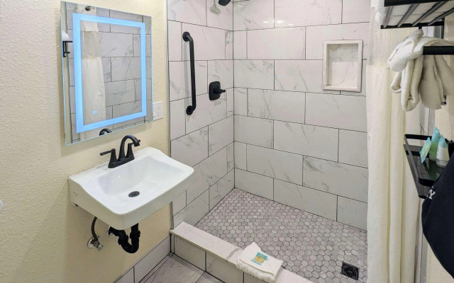 Clarion Collection Wilkie's Inn Pacific Grove - Monterey