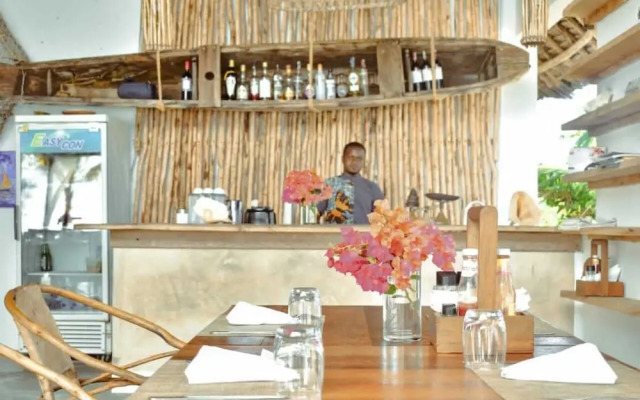 Kusini Beach Bungalows