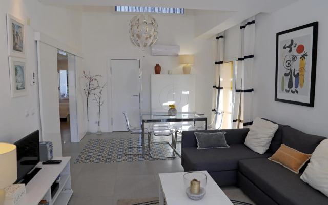 Country Club By Garvetur