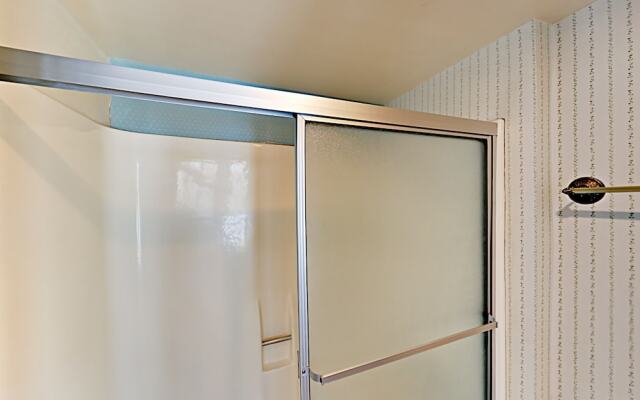 Mountaintop #D - 4 Br Condo