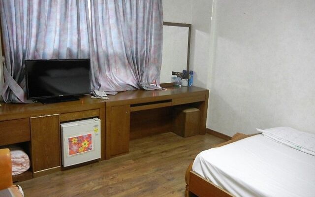 EUNHYE Family Hotel