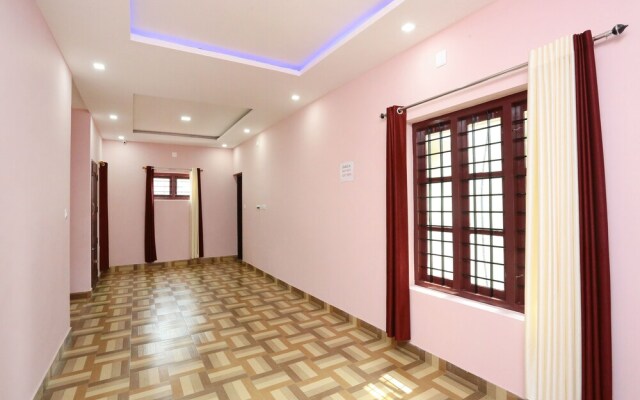 OYO 13526 Deluxe Residency