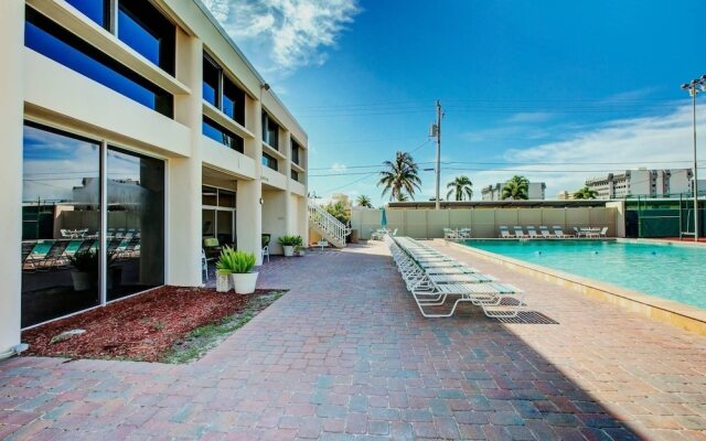 Palm Bay Club - Bayside