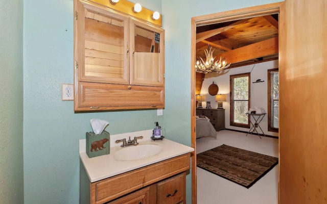 Yosemite Pines Cabin - Sleeps 8