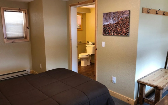 Tahquamenon Suites Lodging