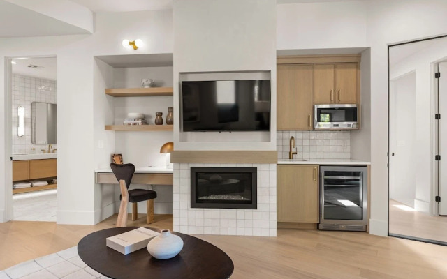 Black Desert Retreat 4 Bedroom Home