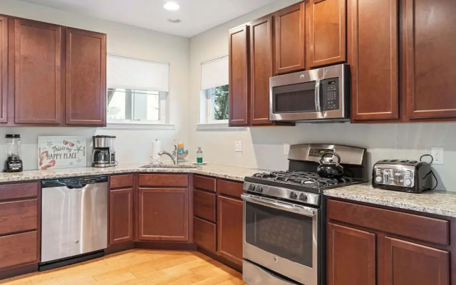 Grande Getaway Walking Distance to the Beach