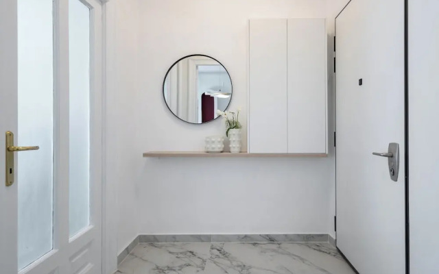 Elegant 3BR Steps away Cismigiu Gardens