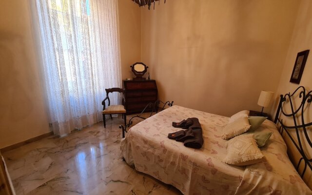 Santa in Caruggio- PortofinoVacanze