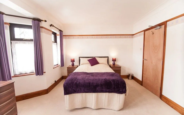 Watford stays - 4bed house