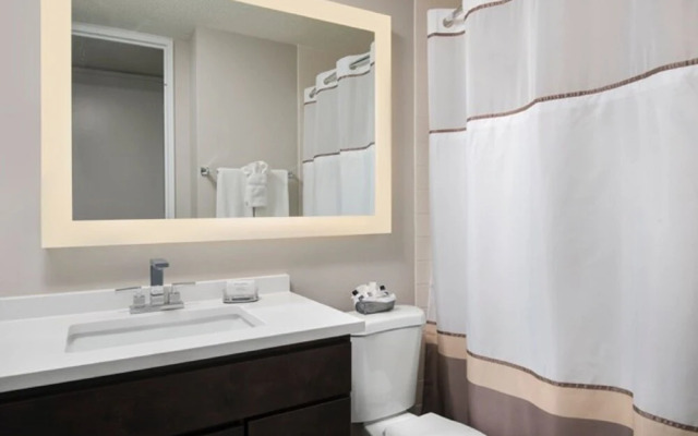 Luxury Suites At North Harbor Tower