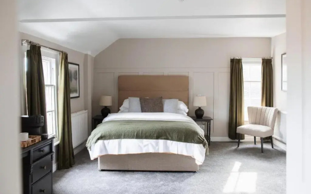 The Raven Hotel