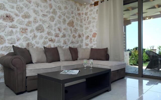 Goudis Suites