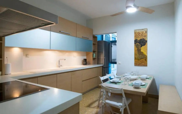 Sea & City views, Aspa’s apartment