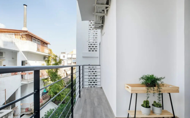 Sway - Chic 1-BR Apt & Balcony in Athens