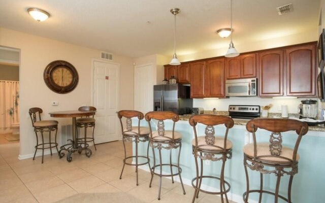 Lake View Classic 3 Bedroom Condo by Redawning