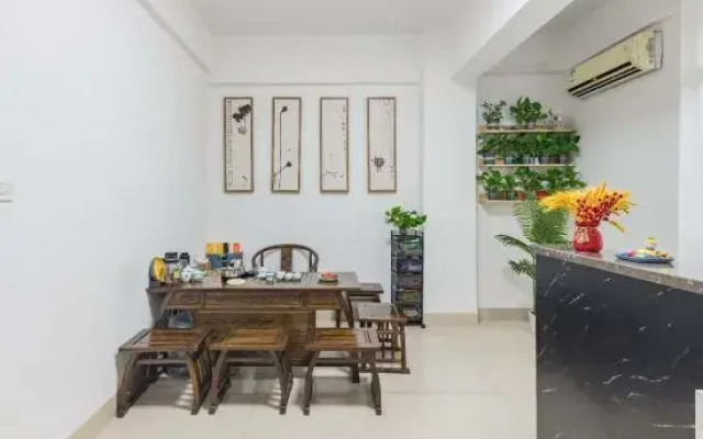 Holiday Sunshine Apartment (Cangzhou University Town)