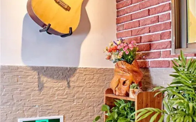 Gratitude Manor Campus Theme Homestay