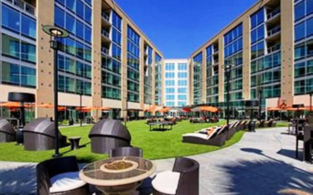 University Plaza Waterfront Hotel