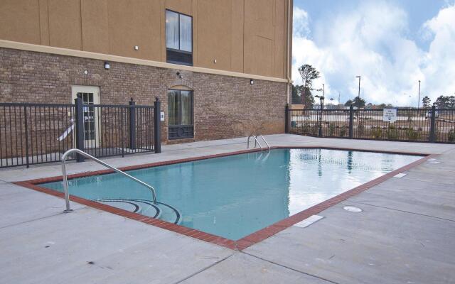 Holiday Inn Express: Pearl