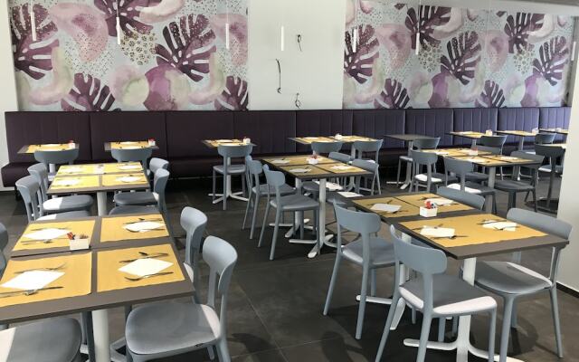 Youmami Lifestyle Suite Hotel