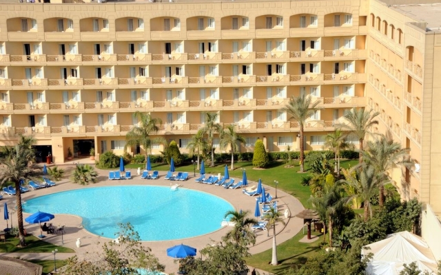 Grand Pyramids Hotel