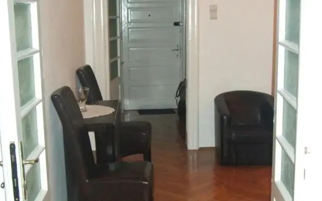 Petit Paris Hostel