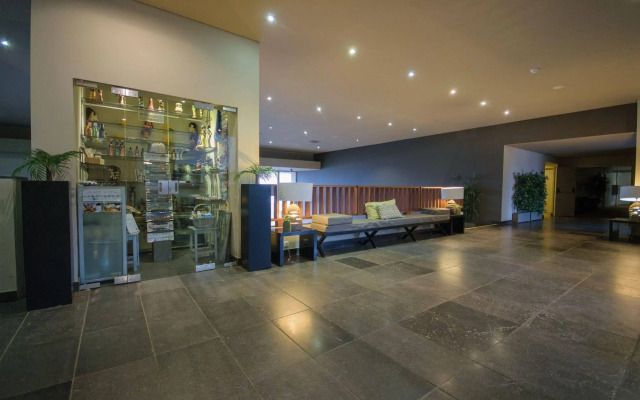 Hotel Oasis Salinas Sea