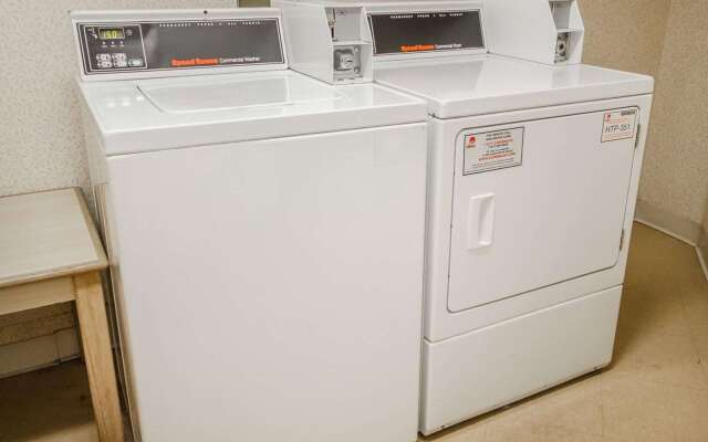 Clarion Pointe Louisville East