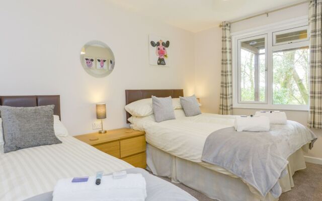 12 Valley Lodge