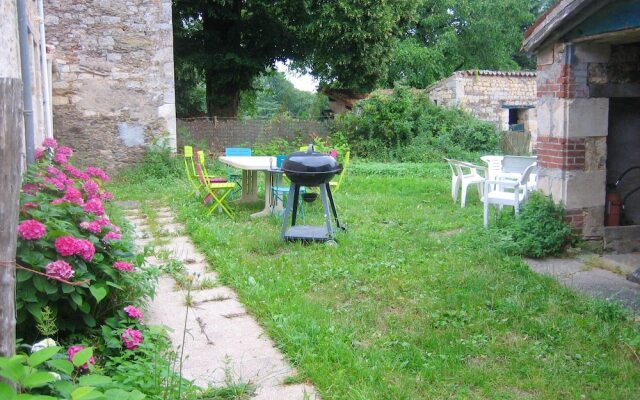 House With 5 Bedrooms in La Caillère-saint-hilaire, With Enclosed Gard
