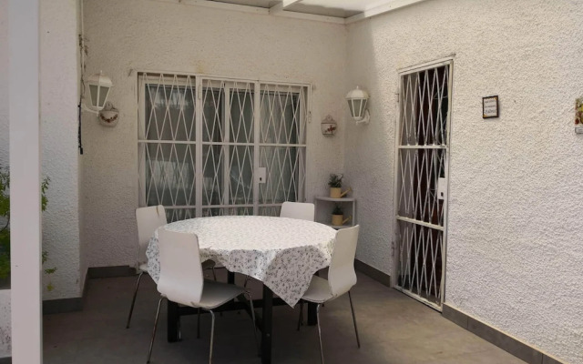 Villa con gran piscina en zona residencial
