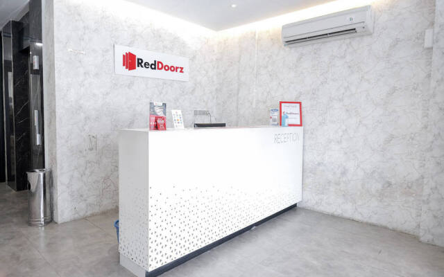 RedDoorz Plus near Deli Park Mall Medan