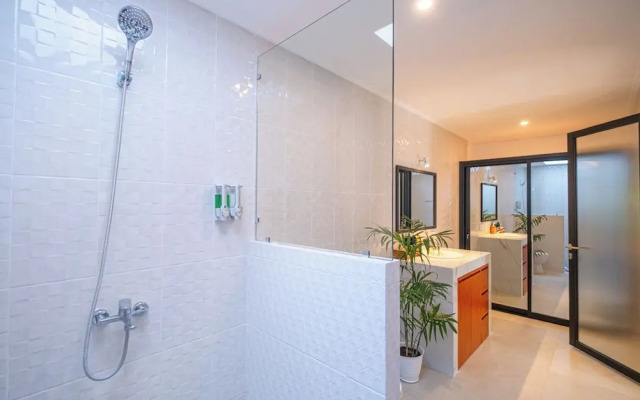 Crystal Flow Guest House & Apartment Canggu