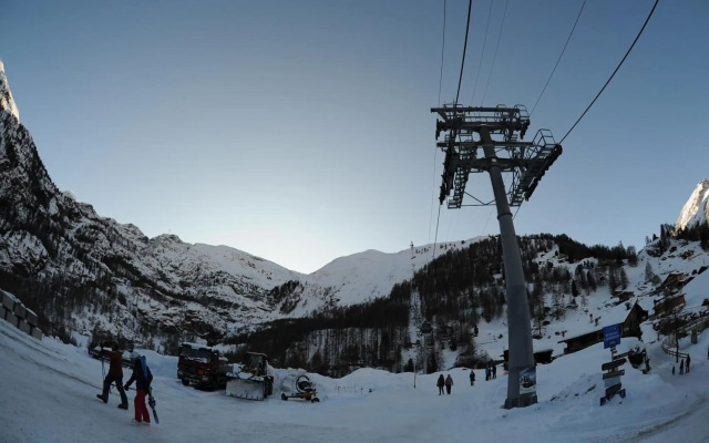 Emelie Zermatt 4****