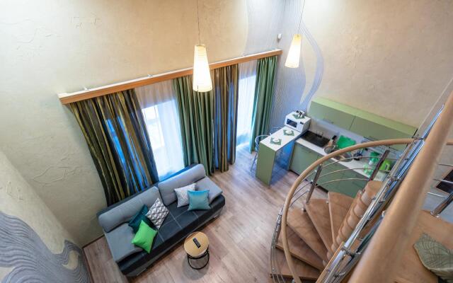 Пять звезд на Ленина 24