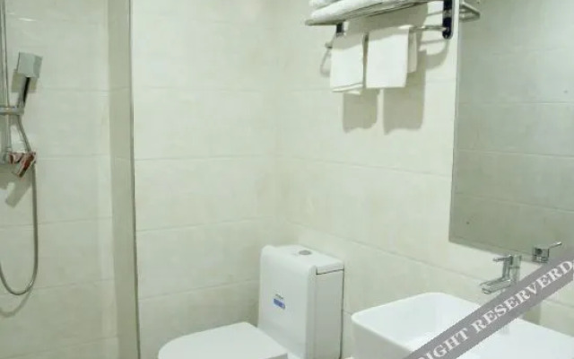 Youyou Business Hotel (Taishan Bus Terminal)