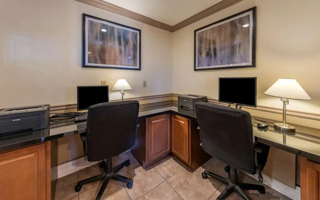 Best Western Plus John Jay Inn & Suites