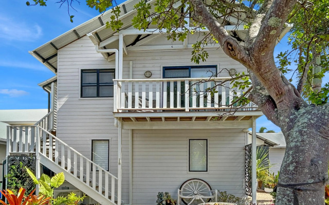 Beachside Serenity Apartment