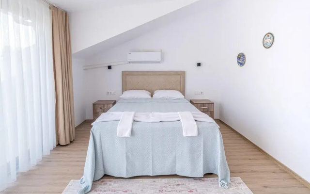 Central Villa Near Sea With Balcony in Fethiye