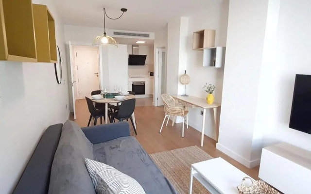 Deluxe Beach Suite w Garage by Canary365