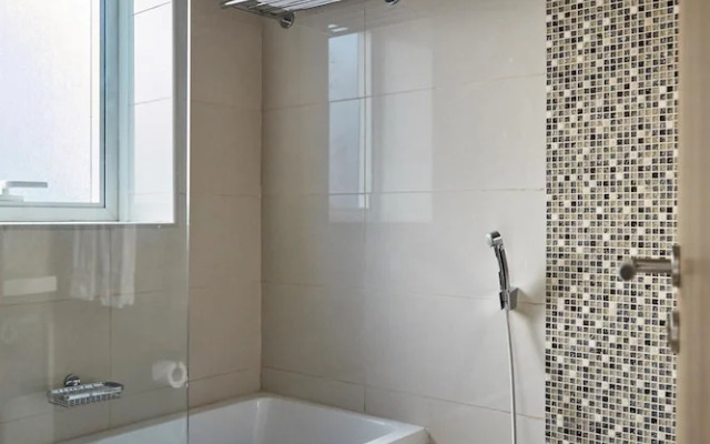 Fantastay Continental Towers