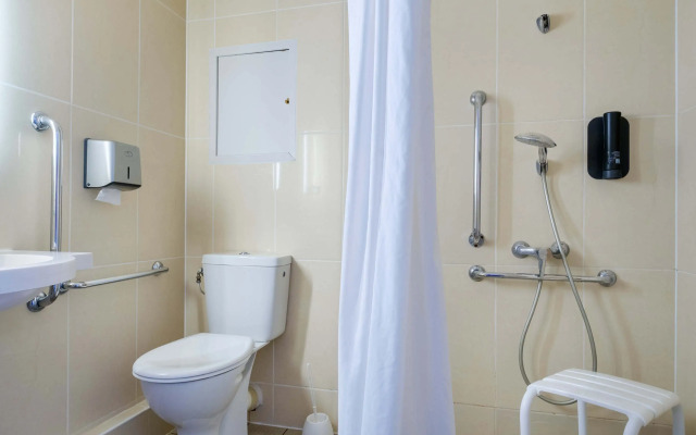 B&B HOTEL Villeneuve-Loubet Village