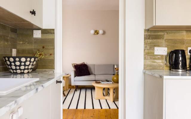 The Finsbury Park Arms - Elegant 2BDR Flat with Garden