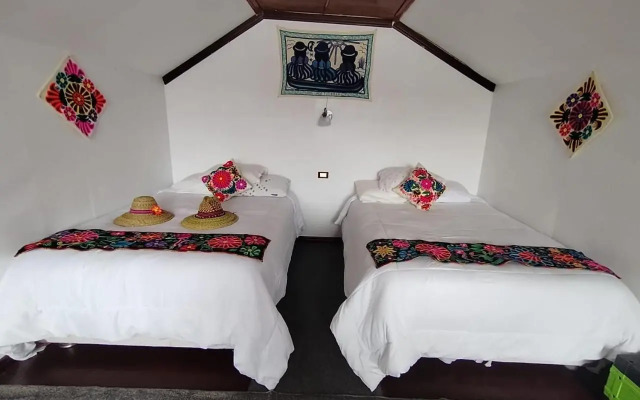 Uros Mamá Kota Lodge